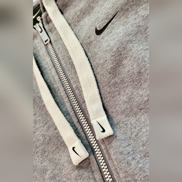 LiKE New ☆ Nike Hoodie - Picture 4 of 11